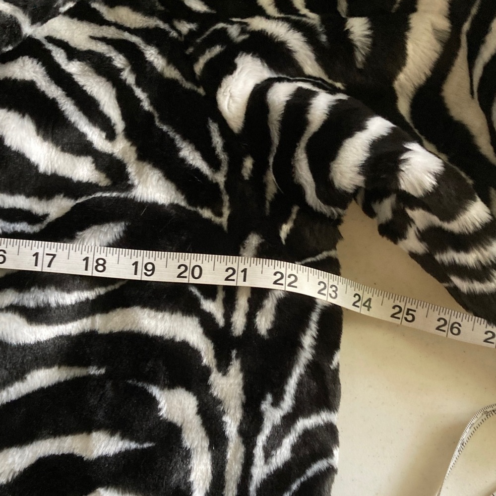 NWT Newport News Zebra Pattern Faux Fur Coat - Picture 7 of 9